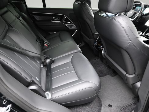 Used 2025 Land Rover Range Rover SE AWD/4WD image 7