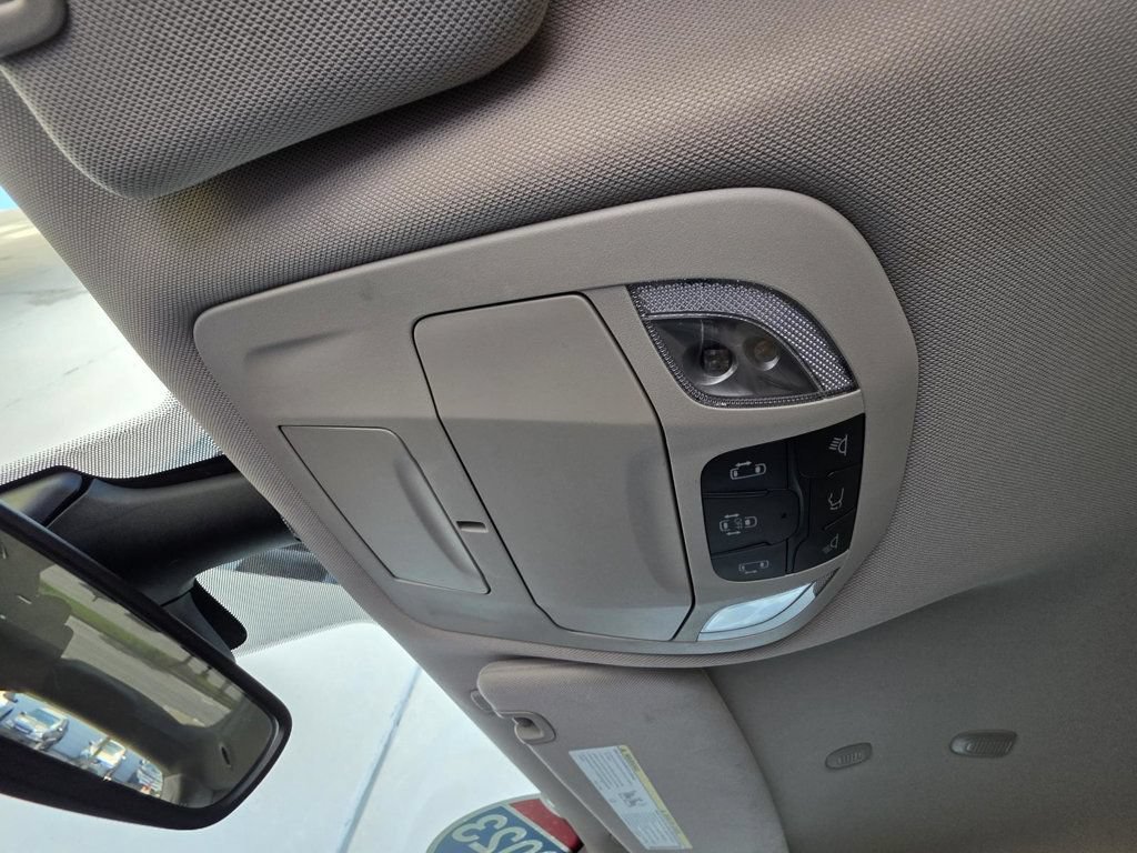 Used 2023 Chrysler Pacifica Touring-L FWD image 29