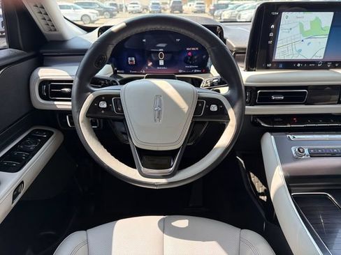 Certified 2025 Lincoln Aviator AWD image 16