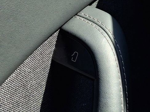 Used 2023 Tesla Model X image 29