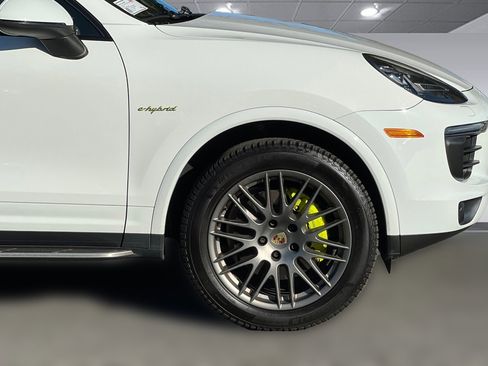 Used 2017 Porsche Cayenne S image 35