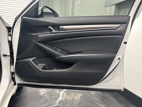 Used 2018 Honda Accord Sport image 10