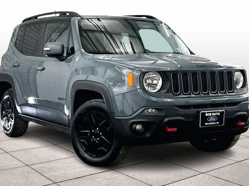 Used 2017 Jeep Renegade Trailhawk image 2