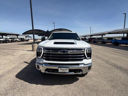 Used 2024 Chevrolet Silverado 2500 LTZ AWD/4WD image 2