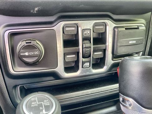 Used 2024 Jeep Wrangler Sahara w/ Technology Group image 13