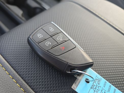 Used 2025 Chevrolet Silverado 1500 ZR2 image 37