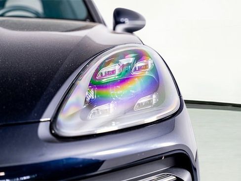 Used 2022 Porsche Cayenne S image 25