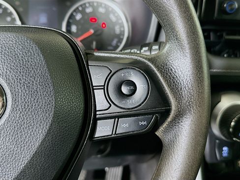 Used 2022 Toyota RAV4 XLE w/ Convenience Package FWD image 17