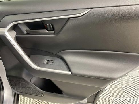 Used 2022 Toyota RAV4 LE image 26