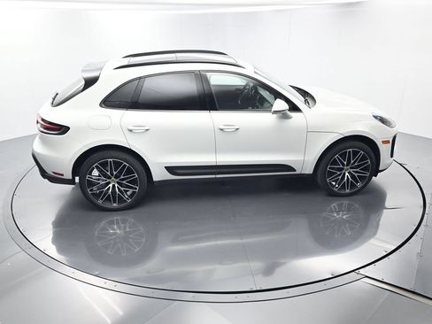 Certified 2026 Porsche Macan AWD/4WD image 40
