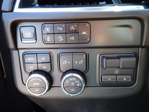 Used 2025 Chevrolet Suburban RST w/ Advanced Technology Package AWD/4WD image 19