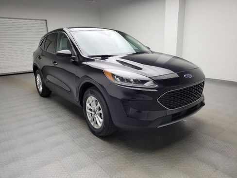 Used 2020 Ford Escape SE image 13