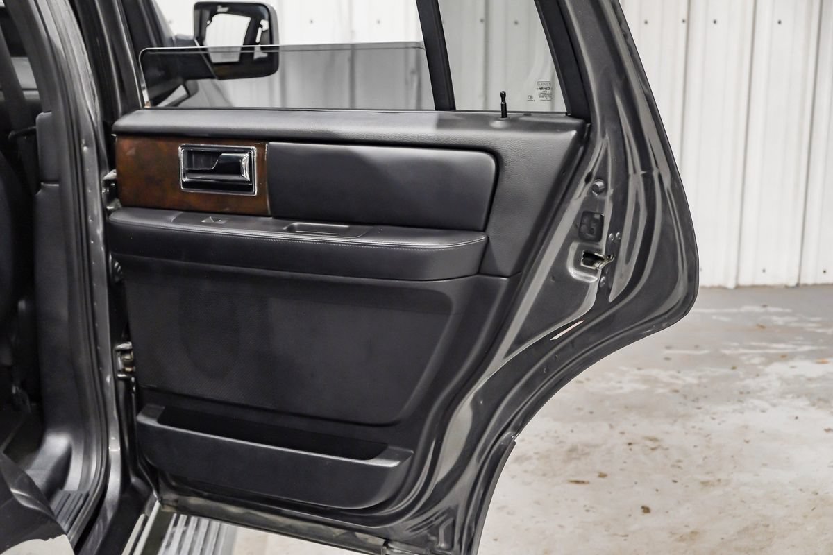 Used 2016 Lincoln Navigator Select RWD image 31