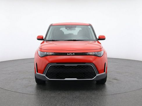 Used 2025 Kia Soul LX w/ LX Technology Package FWD image 2