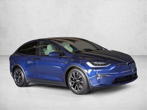 Used 2022 Tesla Model X image 3