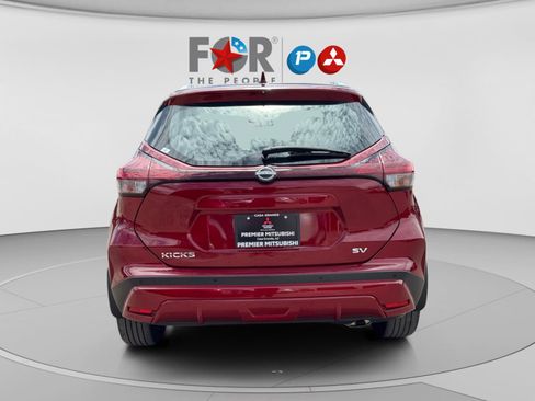 Used 2022 Nissan Kicks SV image 4