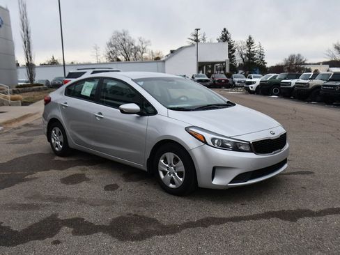 Used 2017 Kia Forte LX w/ LX Popular Package image 9