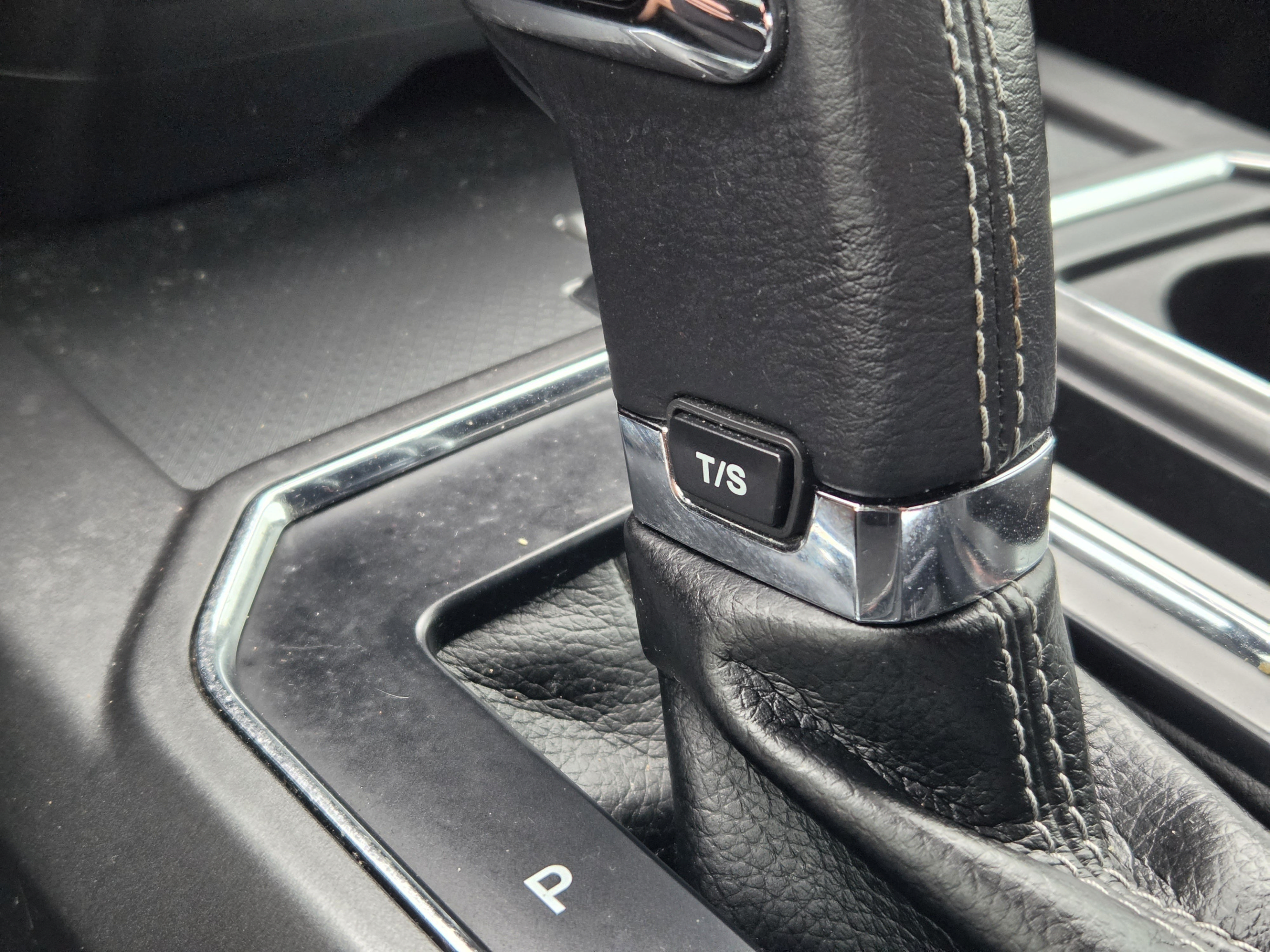 Used 2015 Ford F150 XLT w/ Equipment Group 302A Luxury RWD image 14