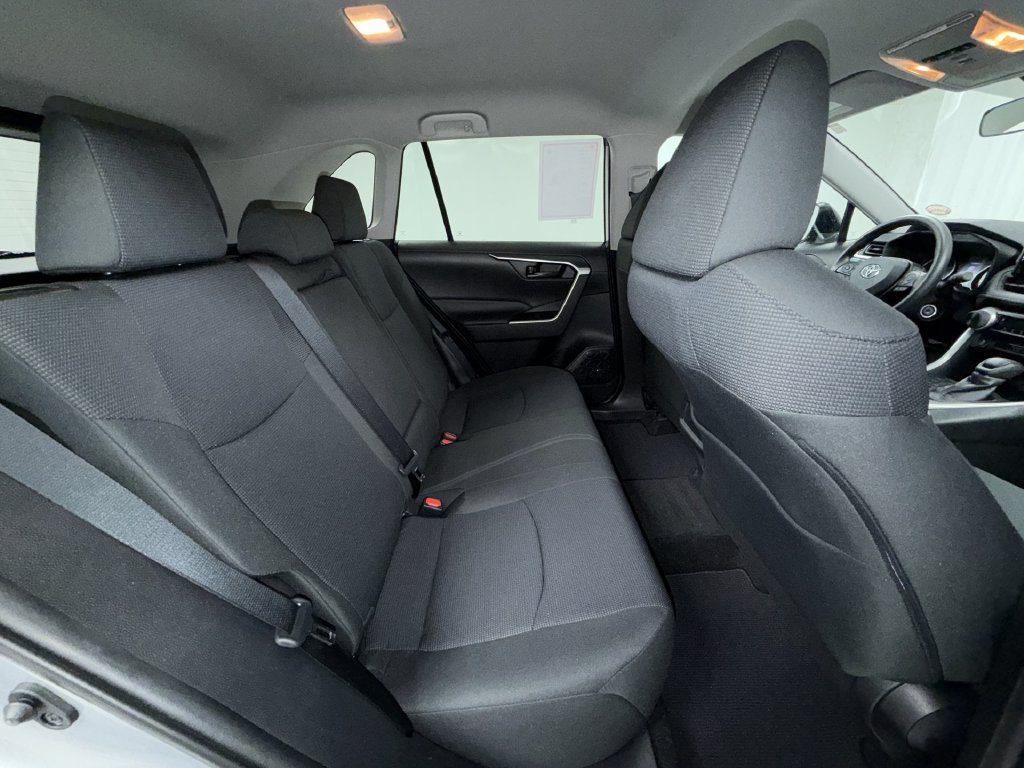Certified 2021 Toyota RAV4 LE w/ Carpet Mat Package (TMS) AWD/4WD image 18