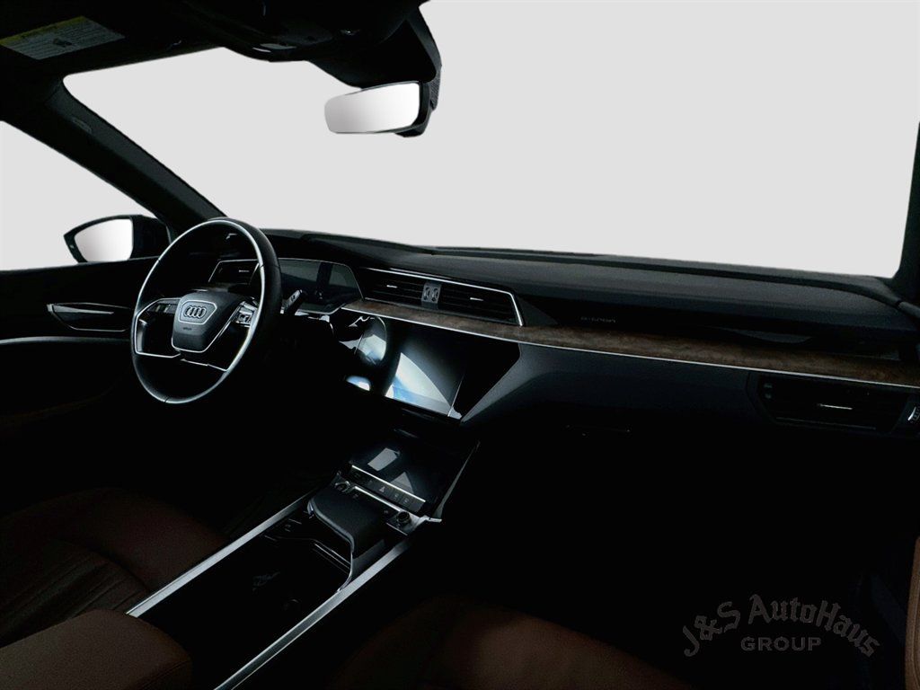 Used 2022 Audi e-tron Premium AWD/4WD image 31