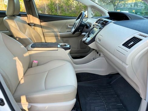 Used 2014 Toyota Prius V Five image 25