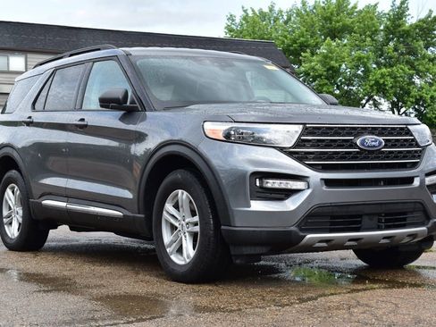 Used 2024 Ford Explorer XLT w/ Equipment Group 202A AWD/4WD image 3
