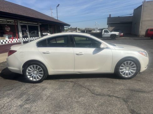 Used 2012 Buick Regal Leather image 2