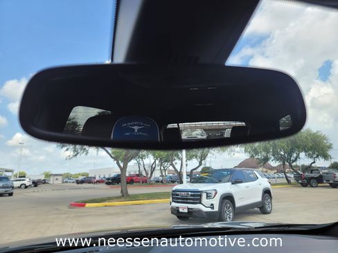 Used 2023 Buick Enclave Essence image 32