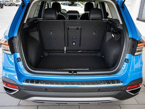 New 2026 Volkswagen Taos SE FWD image 19