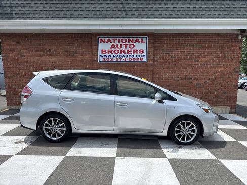 Used 2015 Toyota Prius V Five w/ Advanced Technology Package FWD image 2