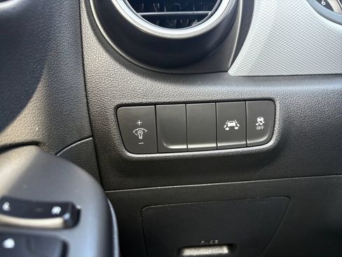 Used 2020 Hyundai Kona SE AWD/4WD image 12