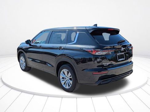 New 2025 Mitsubishi Outlander ES image 6