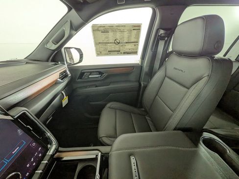 New 2026 GMC Yukon XL Denali w/ LPO, Floor Liner Package image 28