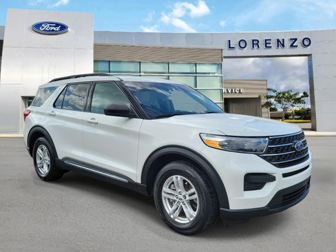 Used 2024 Ford Explorer XLT RWD image 3