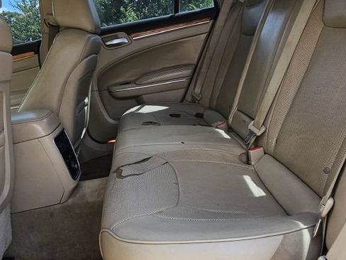Used 2014 Chrysler 300 C RWD image 8