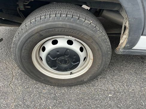 Used 2023 Ford Transit 250 Medium Roof image 16