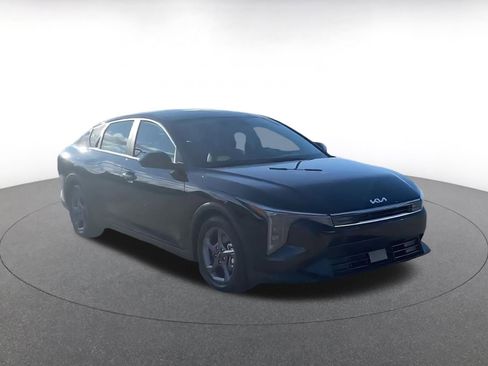 Used 2025 Kia K4 LXS image 2