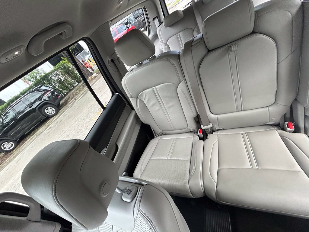Used 2024 Jeep Wagoneer Series II w/ Flexible Seating Group RWD image 12