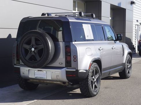 Used 2020 Land Rover Defender 110 SE image 2