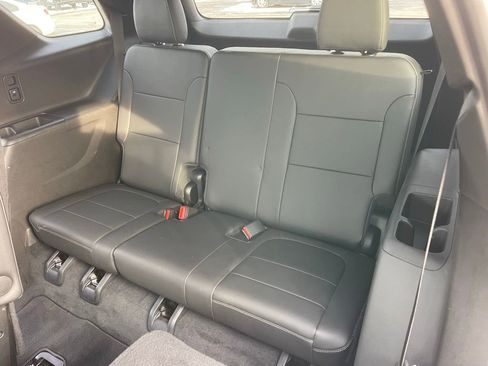 Used 2023 Chevrolet Traverse LT image 28