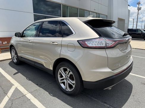 Used 2018 Ford Edge Titanium FWD image 5