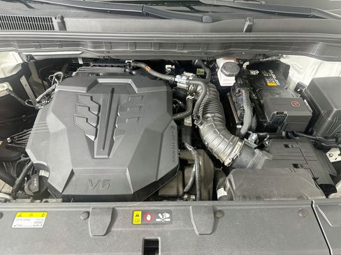 Used 2025 Kia Carnival FWD image 35