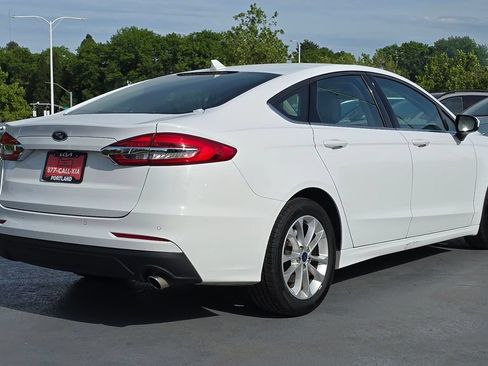 Used 2019 Ford Fusion SE FWD image 3