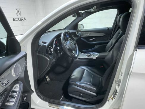 Used 2019 Mercedes-Benz GLC 300 4MATIC image 2