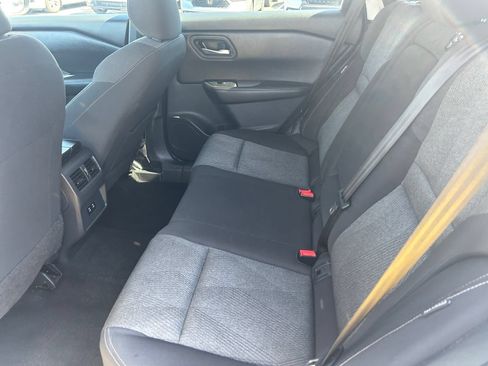 Used 2025 Nissan Rogue SV AWD/4WD image 18