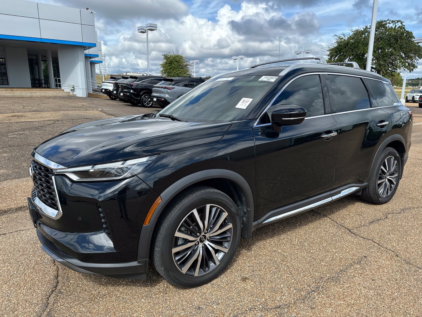 Used 2023 INFINITI QX60 Sensory w/ Vision Package AWD/4WD image 12