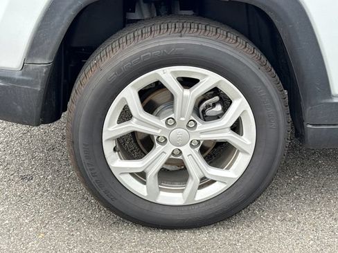 Used 2024 Jeep Compass Latitude AWD/4WD image 8