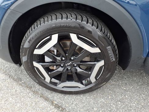 Used 2023 Kia Telluride EX w/ EX Captain's Chair Package image 14