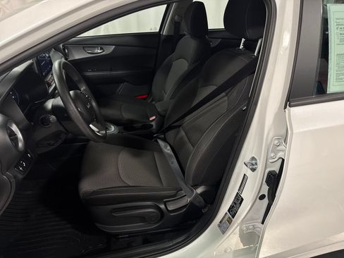 Certified 2022 Kia Forte LXS w/ LXS Technology Package FWD image 5