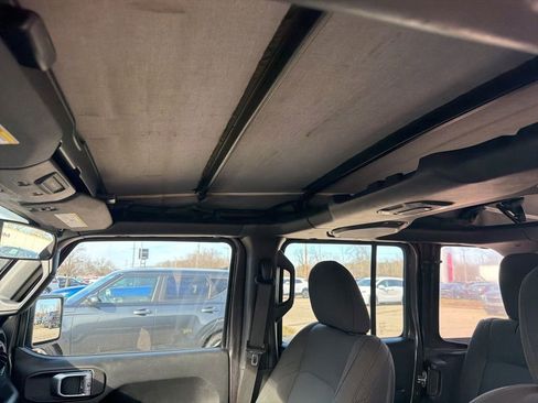 Used 2018 Jeep Wrangler Unlimited Sport image 4